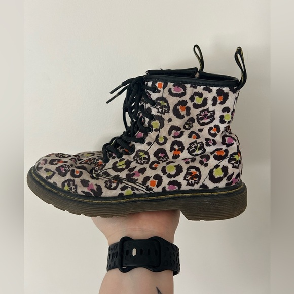Dr. Martens Kids' Delaney Leopard Canvas Lace Low Boots - White Size 3 Girls - Picture 4 of 9